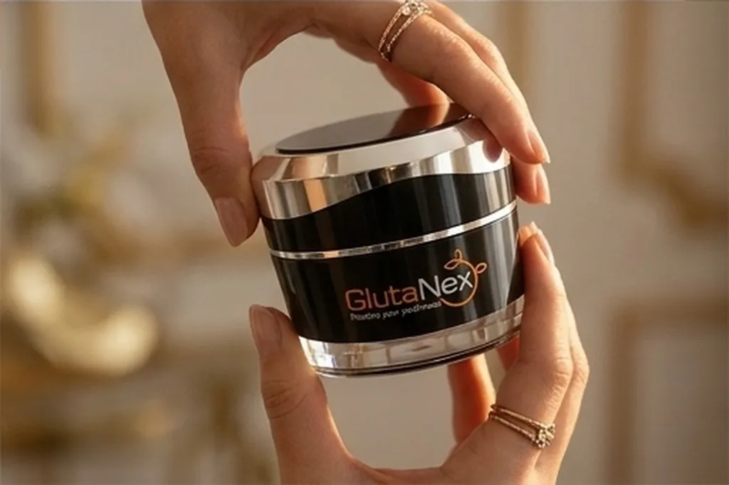 Hand holding the GlutaNex jar